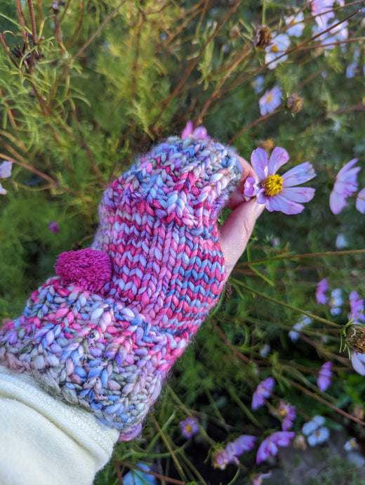 Knitted Pom Pom Mitts - Marshmellow