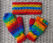 Laden Sie das Bild in den Galerie-Viewer, Rainbow Foldover Mittens / Gloves