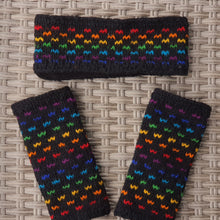 Load image into Gallery viewer, Liquorice Fingerless Mitts / Wrist Warmers