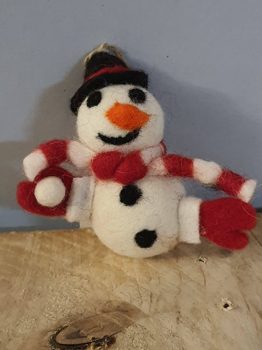 Hängender Schneemann mit Zylinder