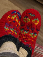 Laden Sie das Bild in den Galerie-Viewer, Pattern Knitted Slipper Socks