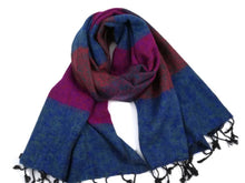 Laden Sie das Bild in den Galerie-Viewer, Stripies - Nepalese Shawls