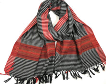 Laden Sie das Bild in den Galerie-Viewer, Kullu Scarf / Shawl