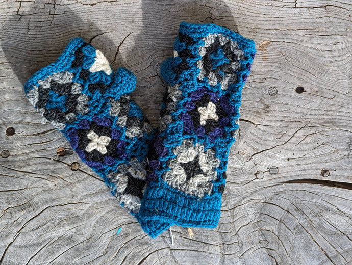 Teal - Vintage Style Crocheted Fingerless Mitts