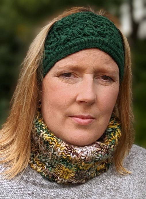Olivgrünes gehäkeltes Stirnband